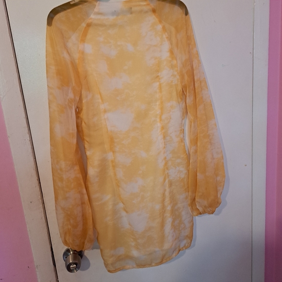 Pretty little thing size 4 Yellow dress - Picture 4 of 4